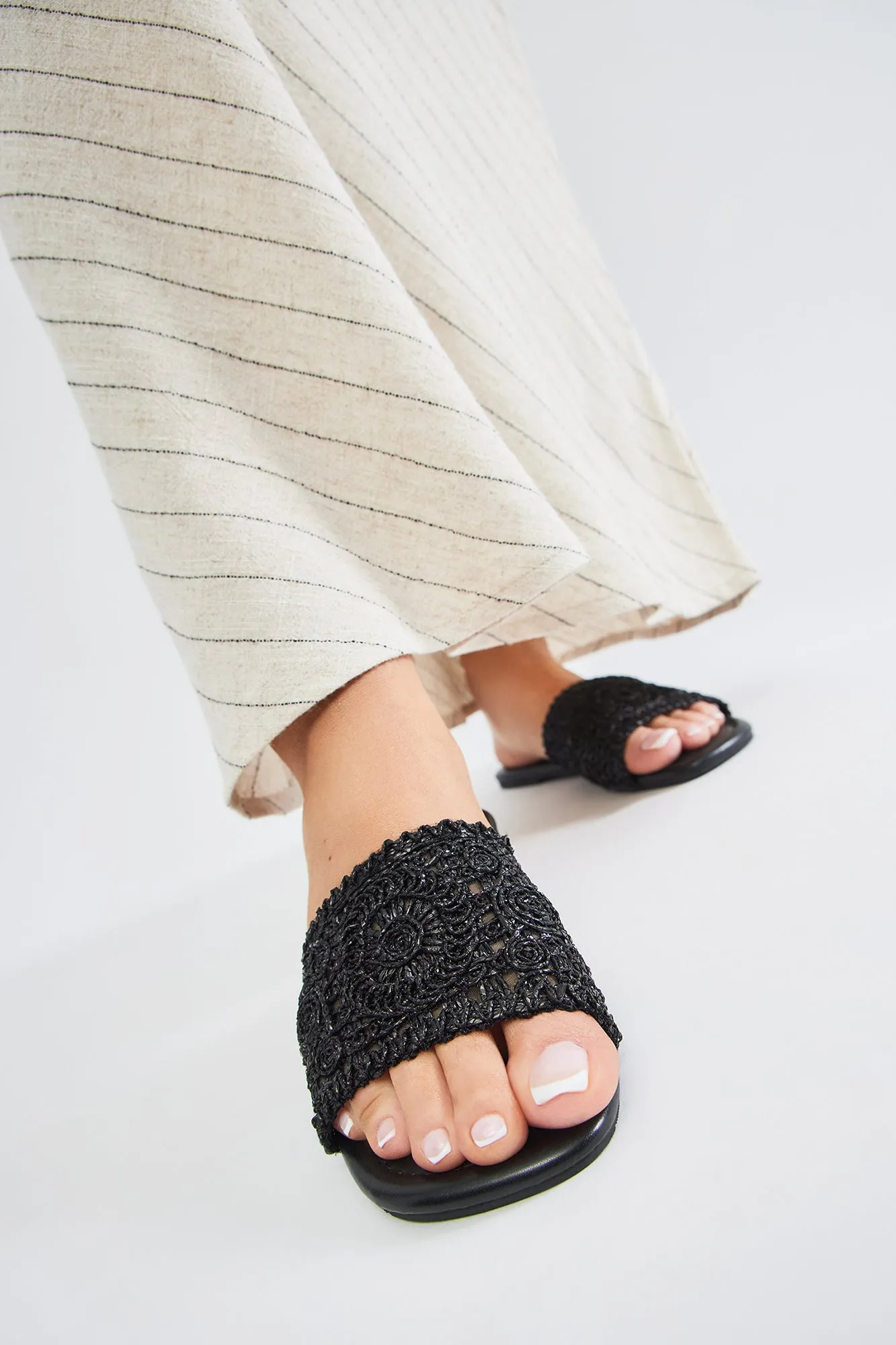 Always Carefree Flat Sandals - Black/White