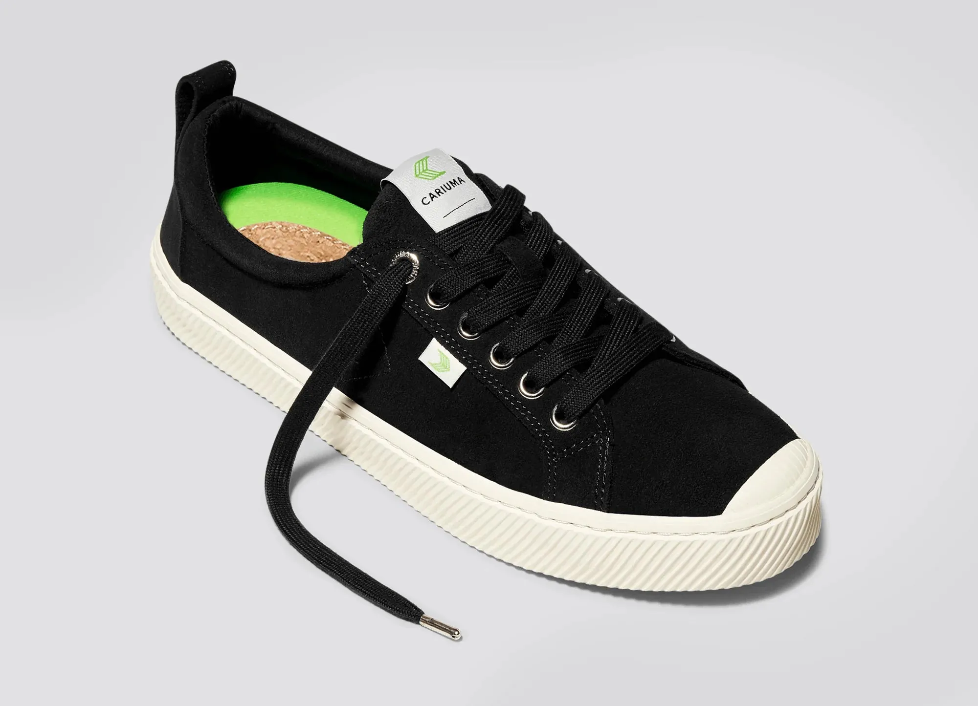 Cariuma Oca Low Black Suede