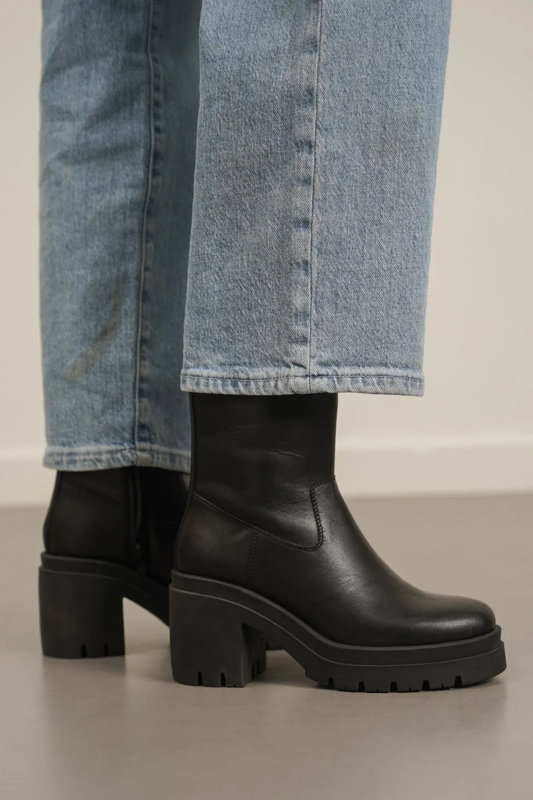 LEATHER PLATFORM BOOTS