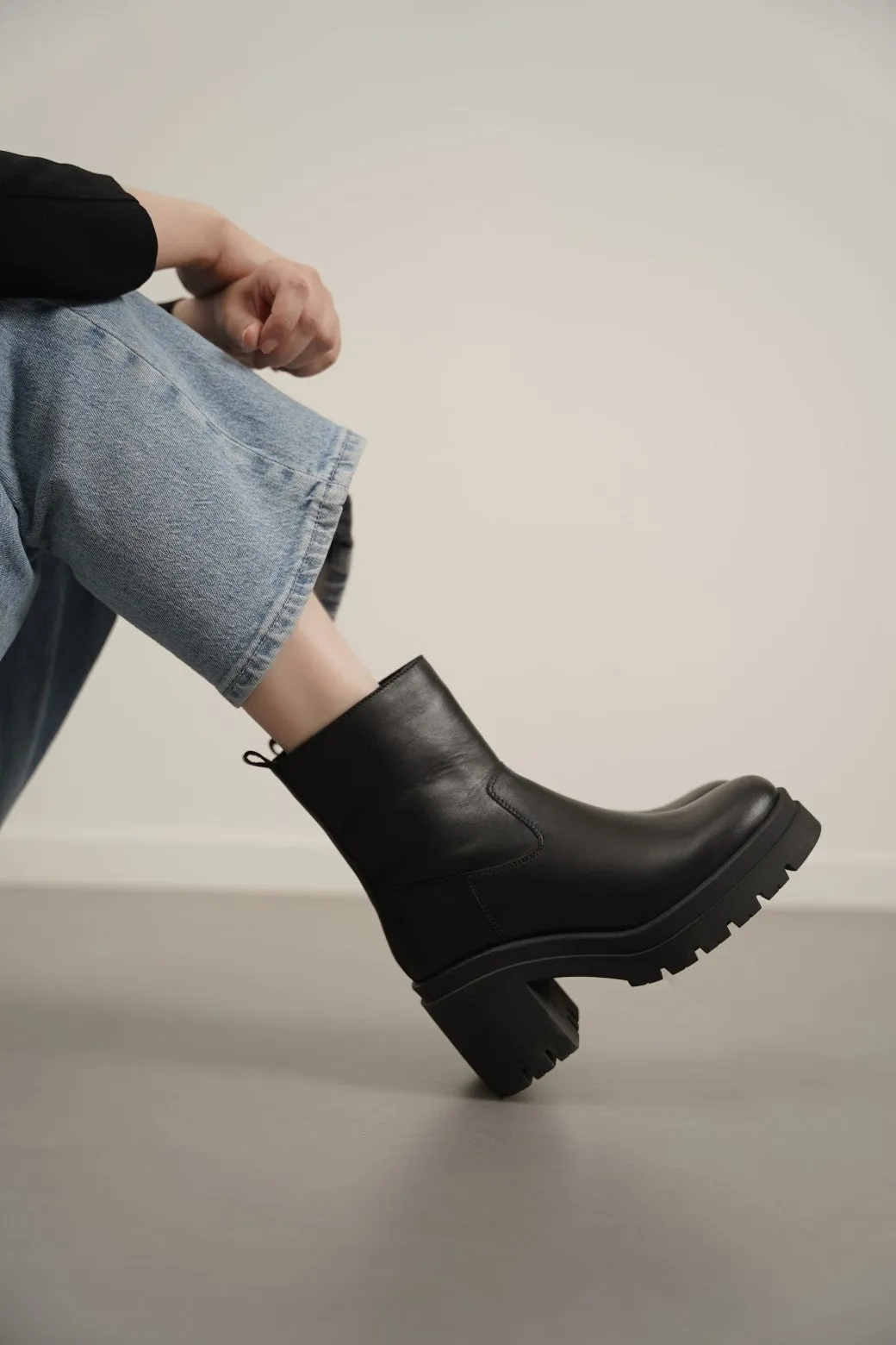 LEATHER PLATFORM BOOTS