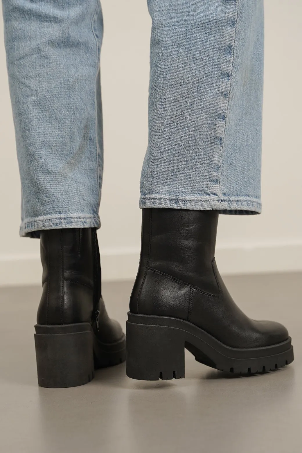 LEATHER PLATFORM BOOTS