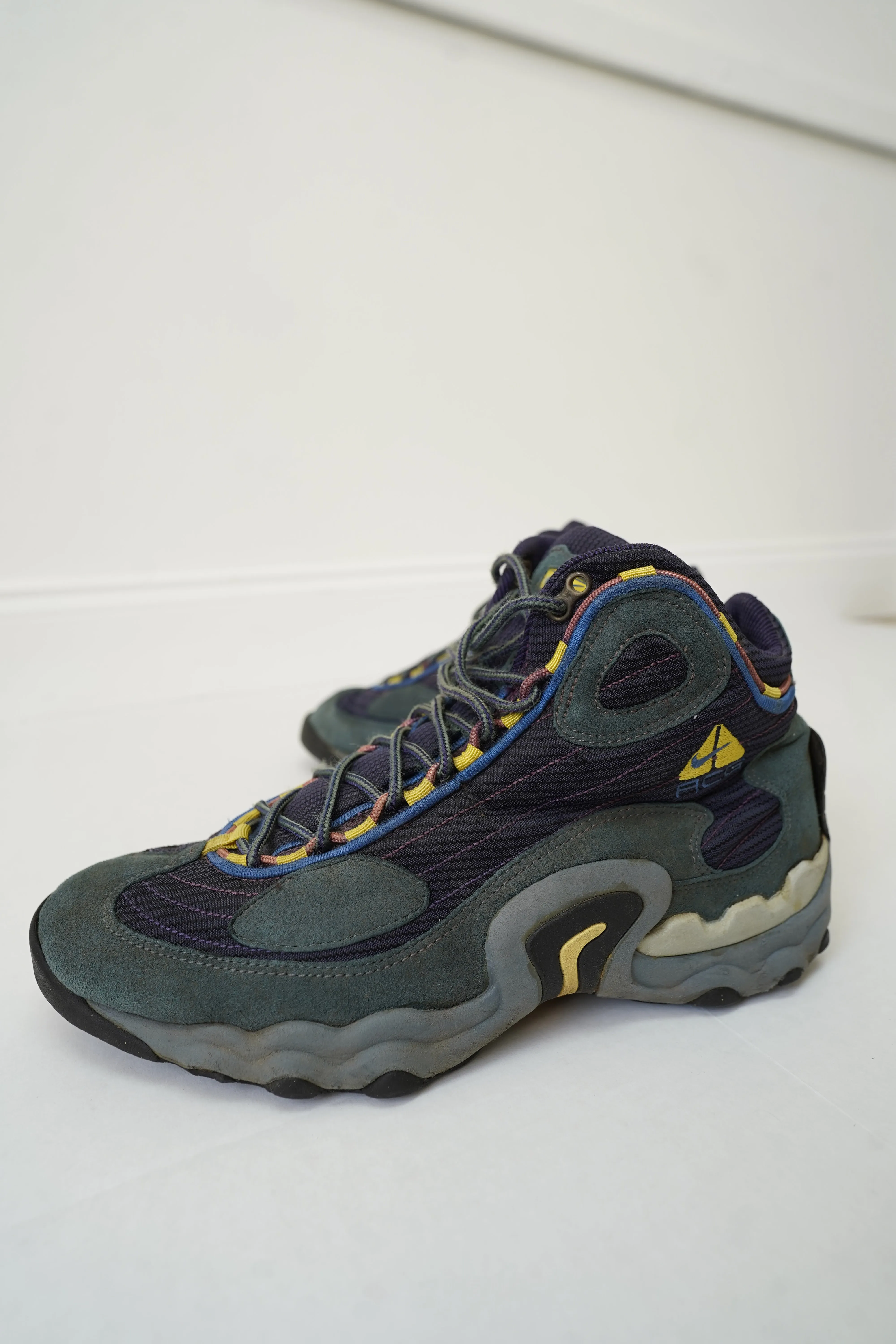 (Sz. 11) 1996 Nike Talus ACG Hiking Boots DISPLAY ONLY