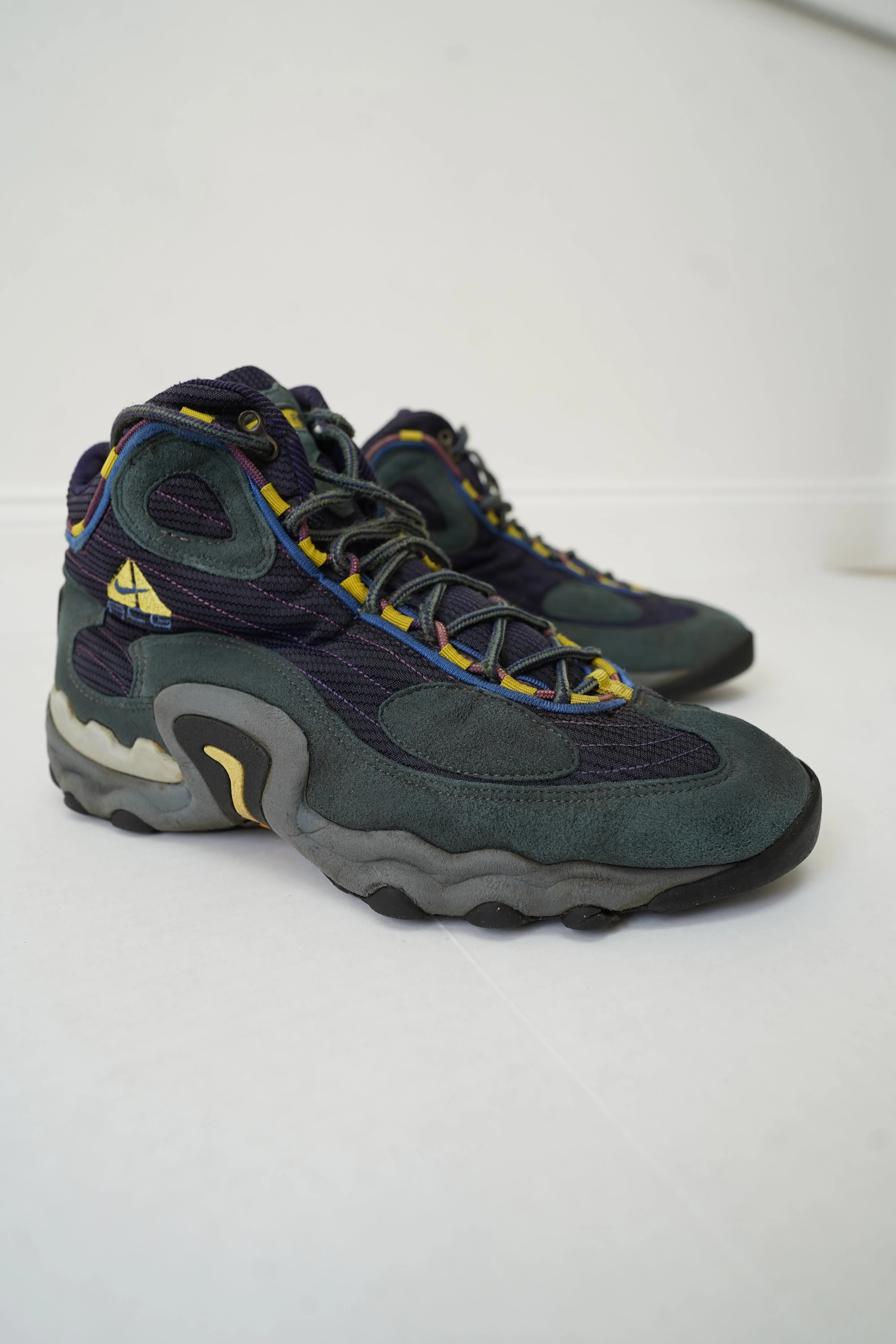 (Sz. 11) 1996 Nike Talus ACG Hiking Boots DISPLAY ONLY