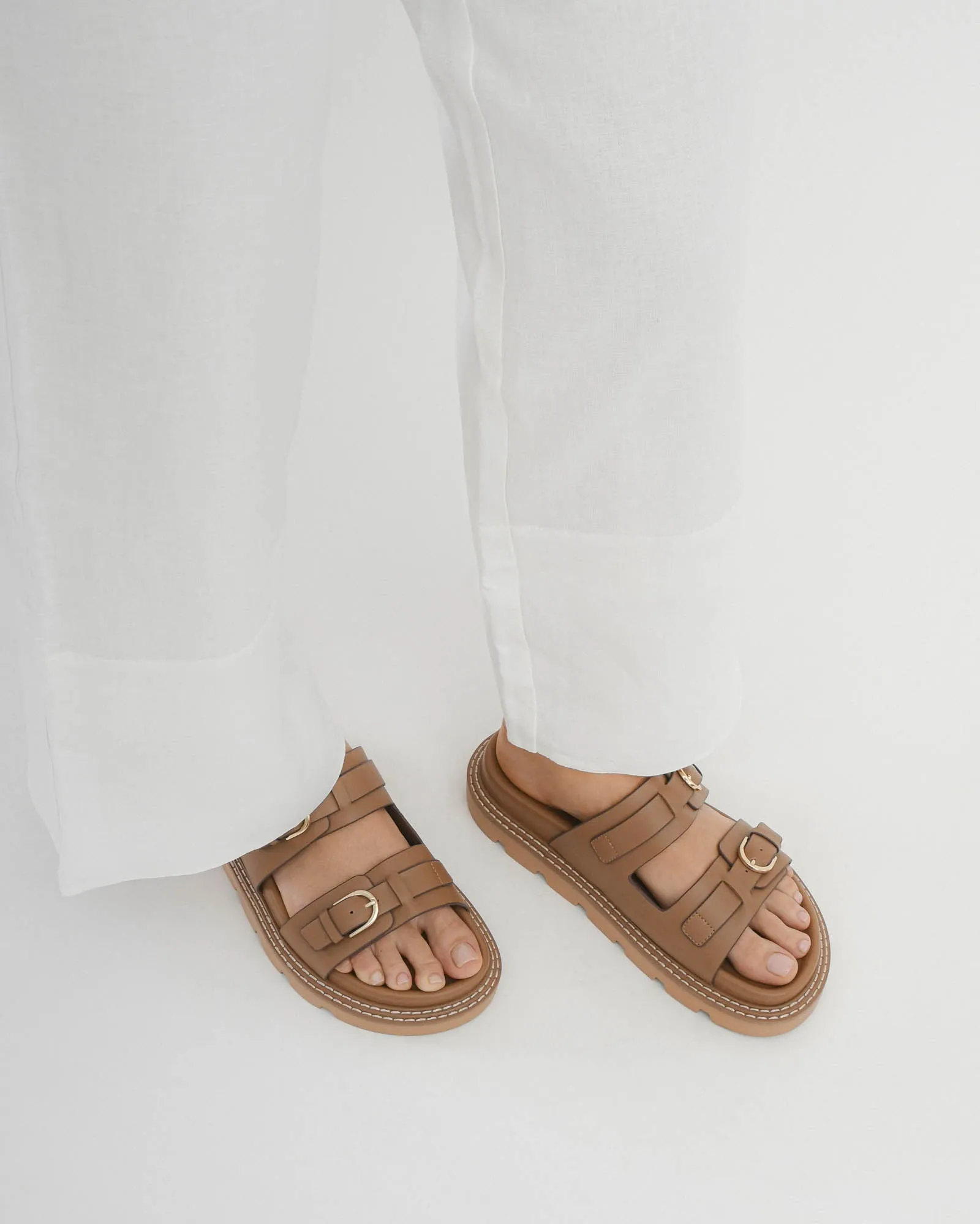 VICHY FLAT SANDALS TAN LEATHER