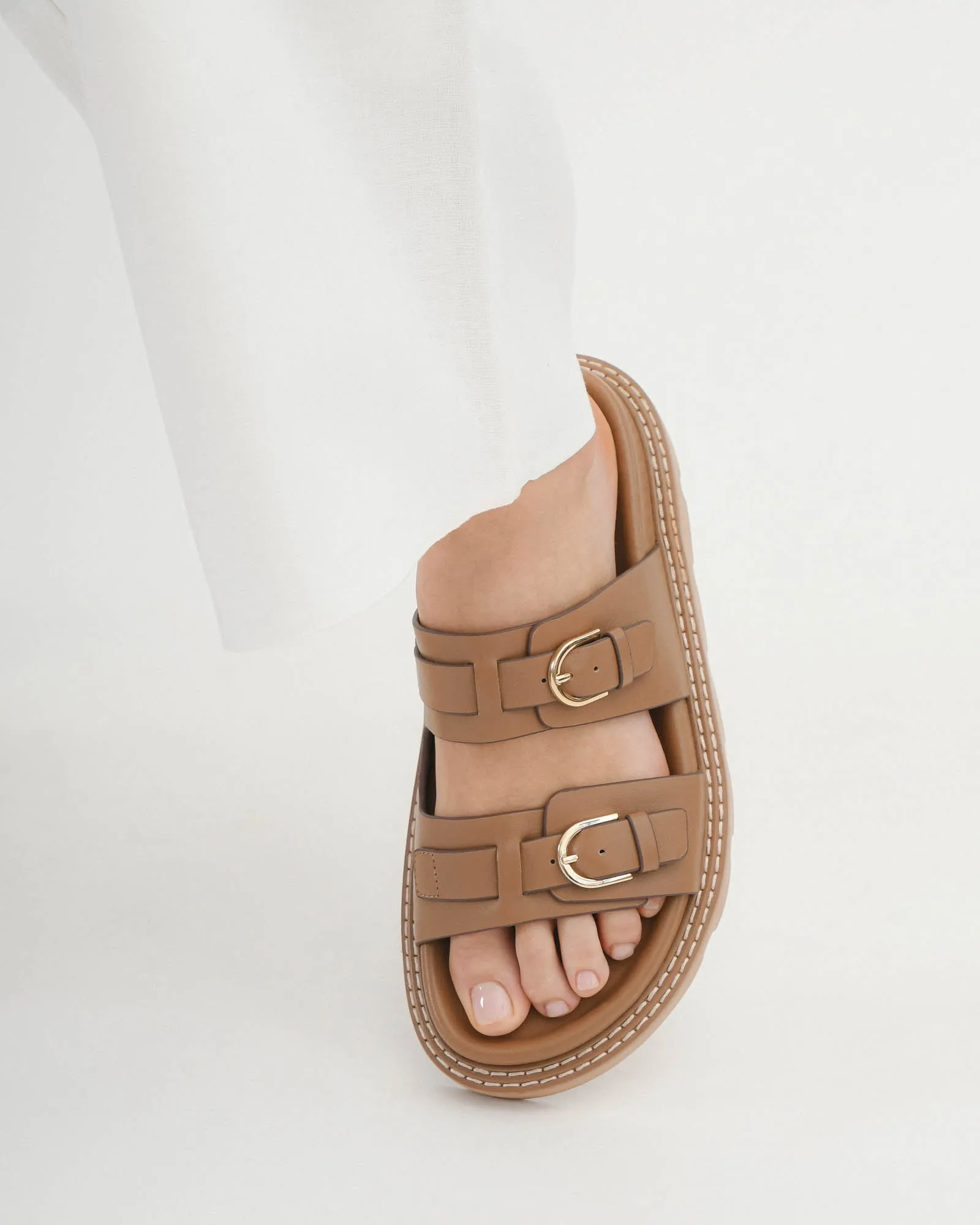 VICHY FLAT SANDALS TAN LEATHER